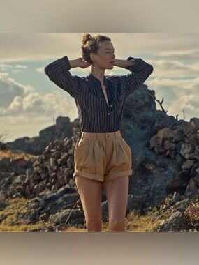 Doen Paige High-Waist Pleated Cotton Shorts in Fieldstone